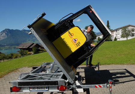 Prêt de la cabine basculante sur remorque automobile